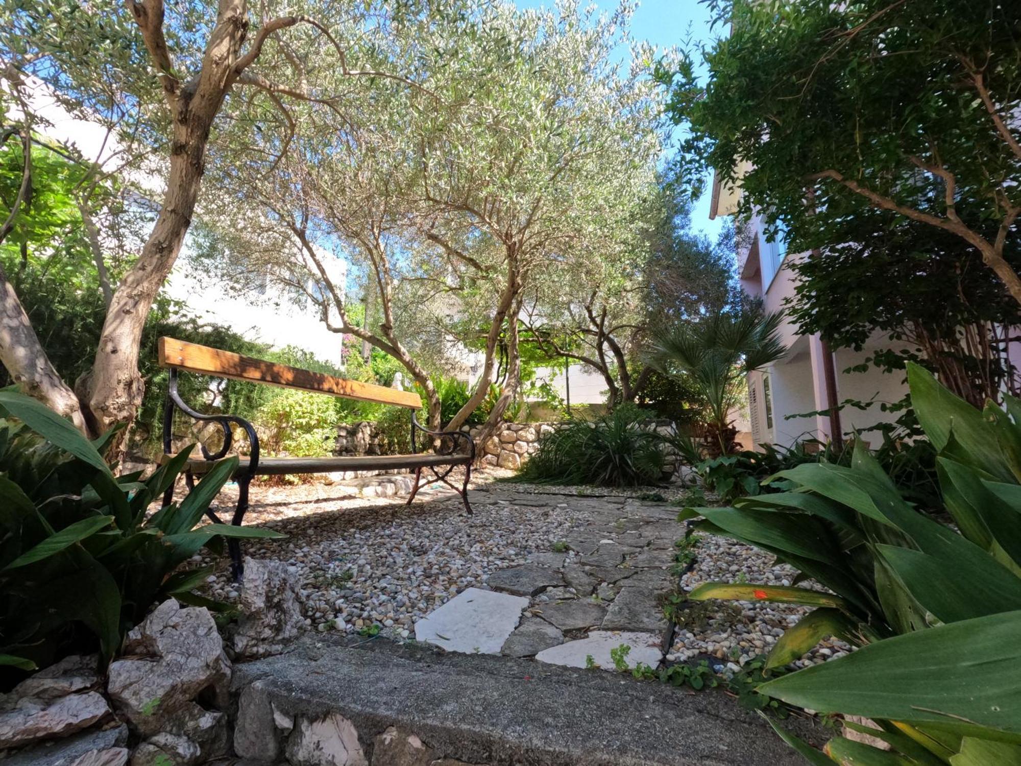 Apartmani Daniela Rab Town Exterior foto